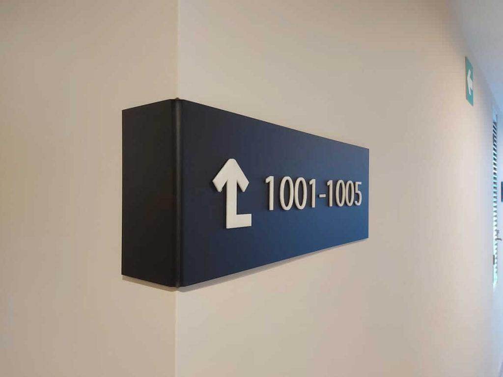 fabricación e instalación de señalética integral Costa Rica