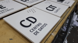 señalética accesible para personas con discapacidad Costa Rica