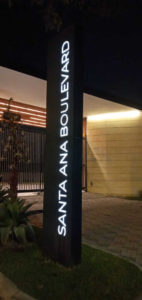 Tótem publicitario luminoso