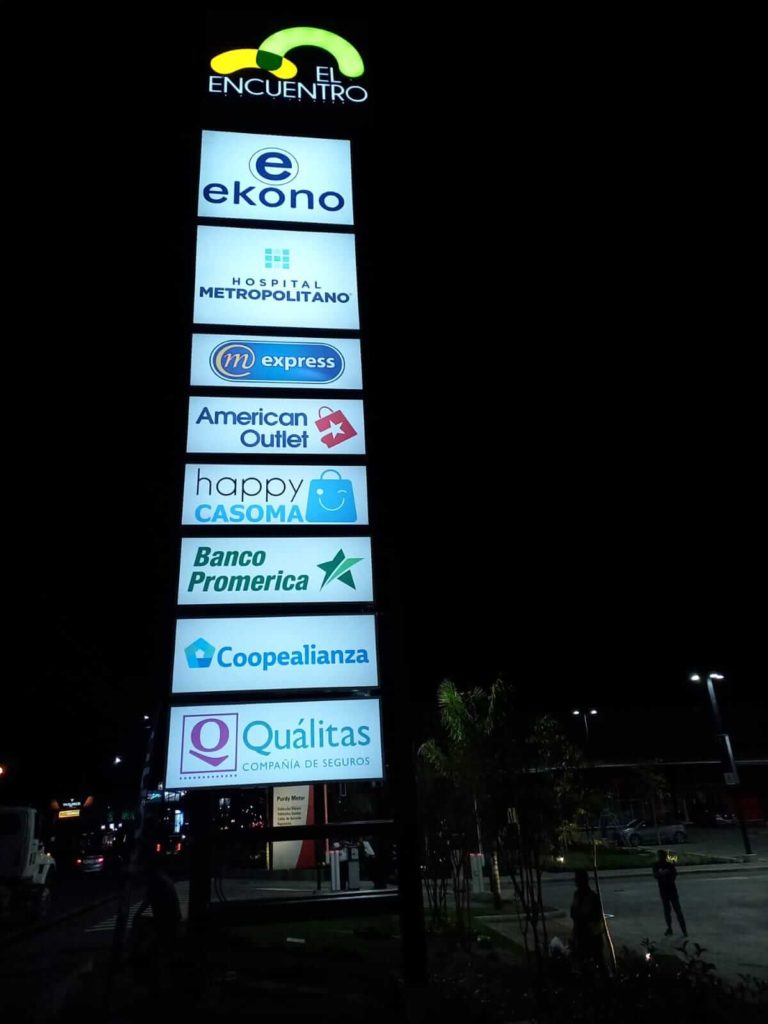 fabricantes de tótems publicitarios luminosos Costa Rica