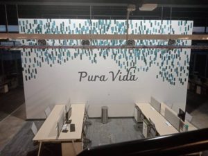 implementación visual de marca en espacios físicos en Costa Rica