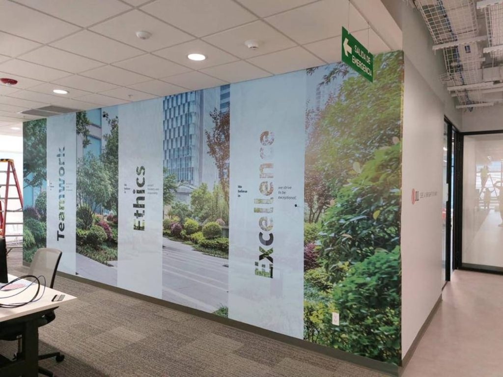 Gráficas y Vinilos para Paredes (Wall Graphics)