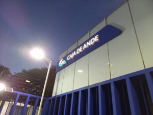 mejores materiales para rótulos luminosos resistentes al clima en Costa Rica