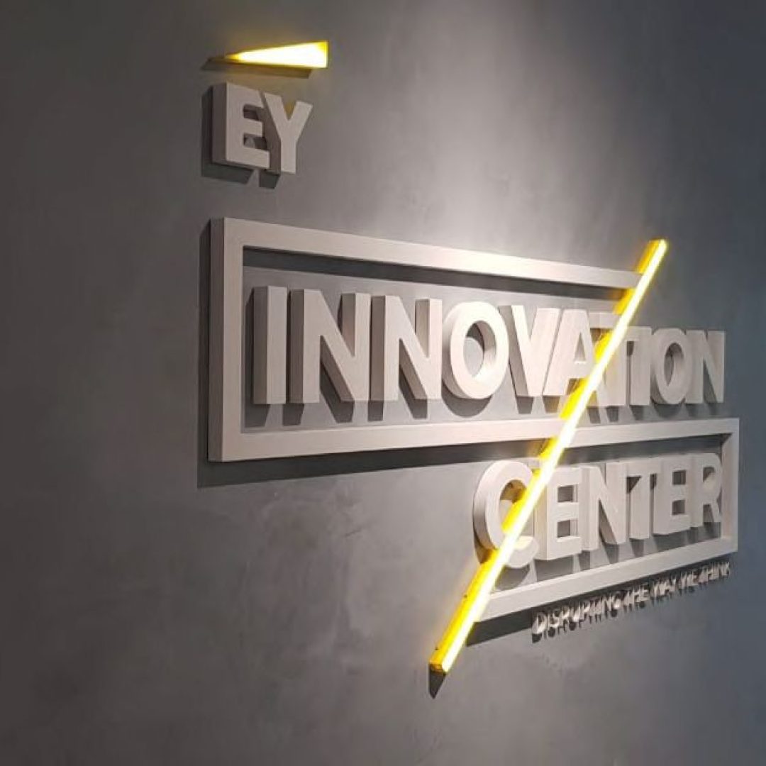 Ey Innovation Center - Rotulación