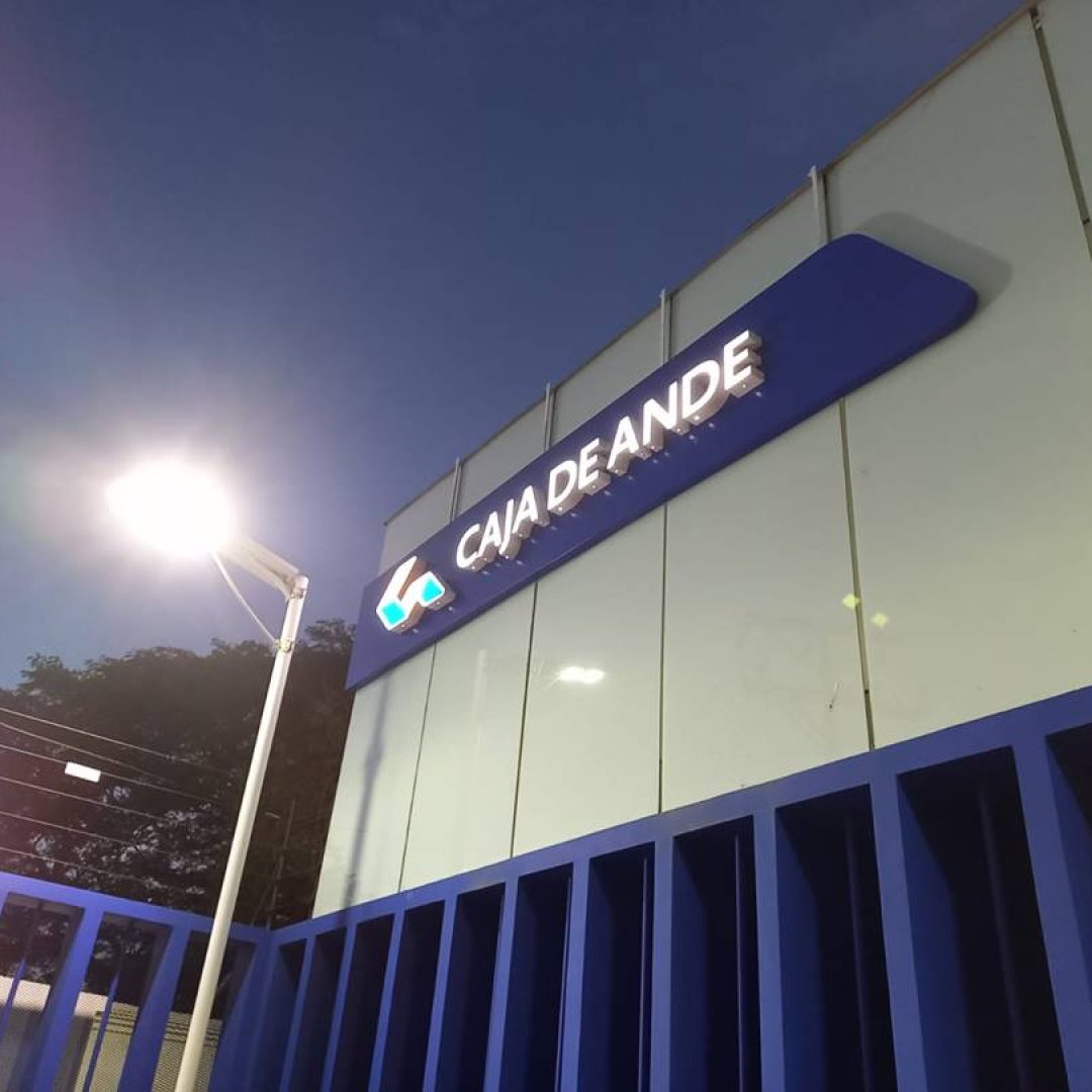 mejores materiales para rótulos luminosos resistentes al clima en Costa Rica