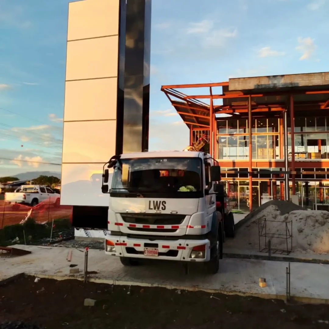 remodelación de tótems publicitarios en costa rica